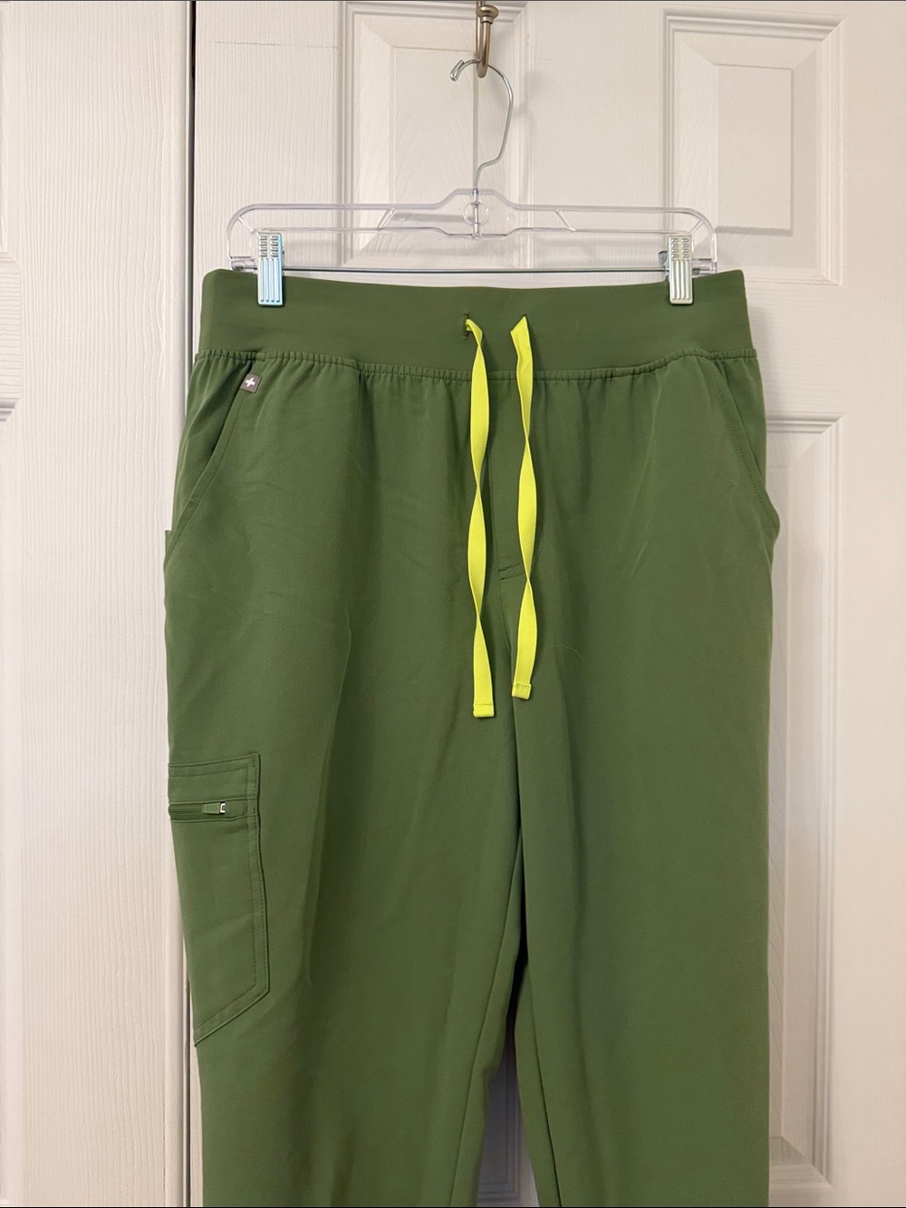 NWT Figs Zamora High Waisted Sage Green Scrub Pants Joggers - Picture 3 of 12